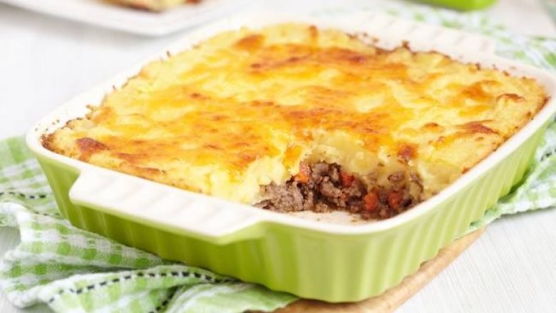 Tavë me mish të grirë dhe patate